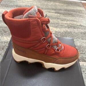Sorel Women’s Kinetic Impact Sport WP Size 8.5
